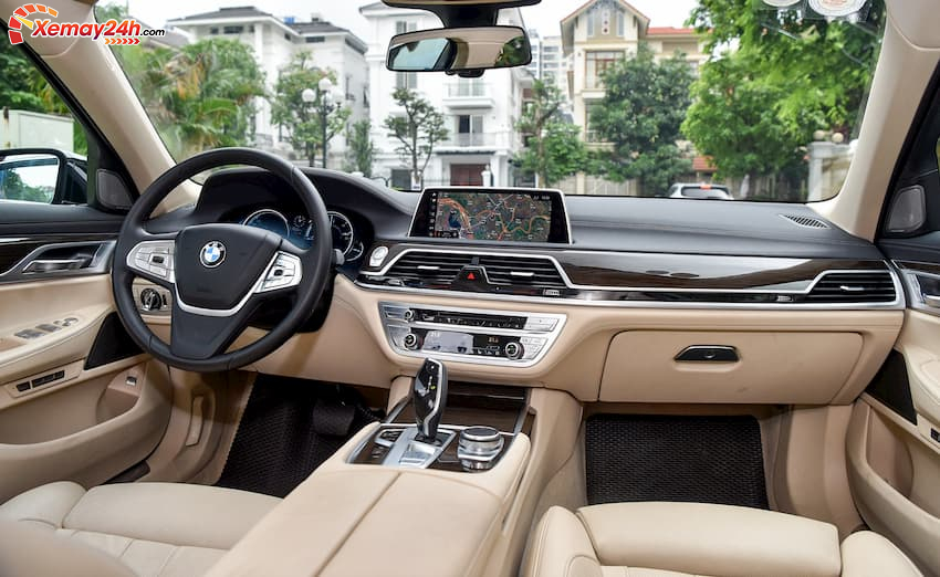 Không gian nội thất BMW 730Li năm 2019 đúng chất "sang chảnh" kiểu quý tộc.