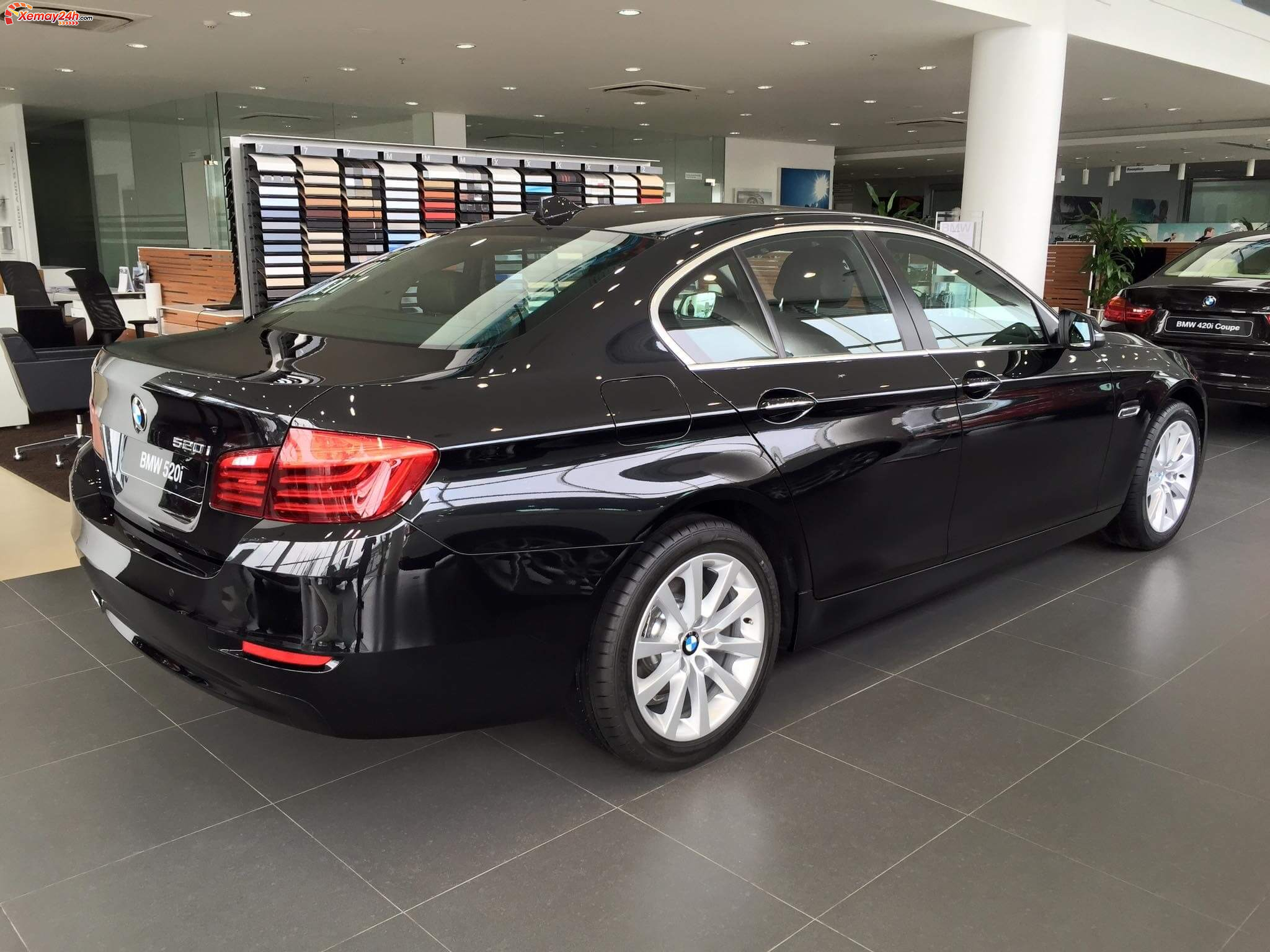 BMW 520i màu đen