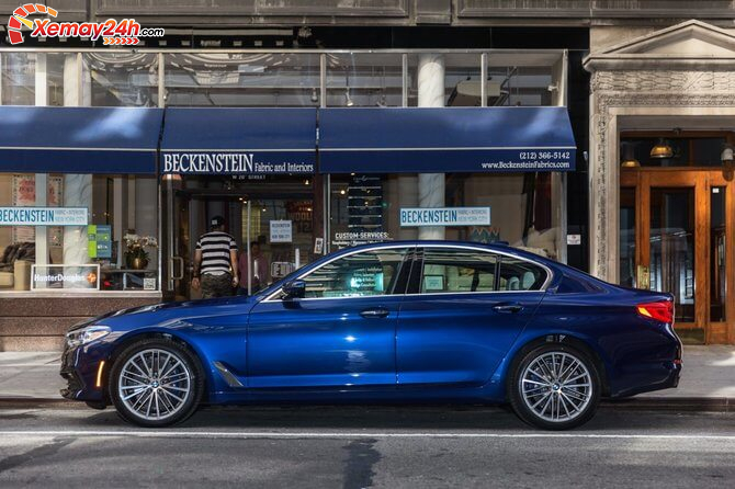BMW 520i màu xanh