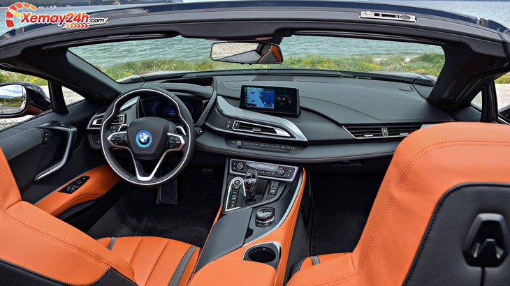 Tiện nghi trên BMW i8 2021 đều cao cấp và hiện đại