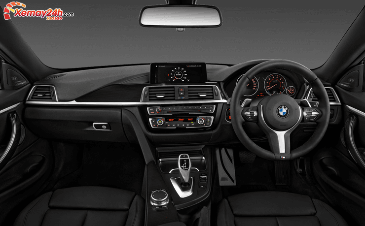 Vô lăng 3 chấu bọc da thiết kế thể thao của BMW 420i Gran Coupe 2021