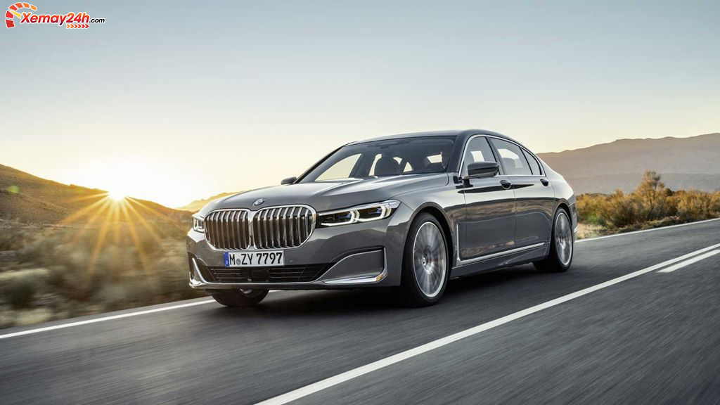 BMW 750Li 2021 đem đến cảm giác lái chân thực