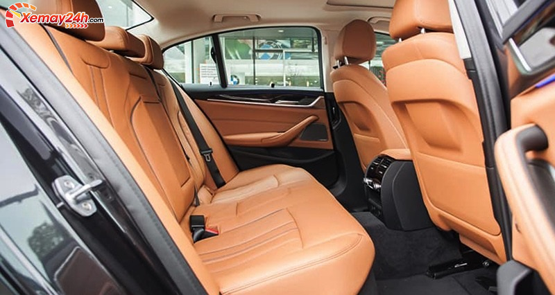 BMW 530i 2021 có khoang nội thất rộng rãi