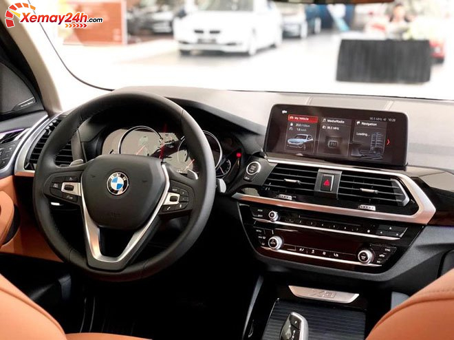 Được hãng sản xuất BMW trang bị hệ thống tiện nghi cao cấp, hiện đại