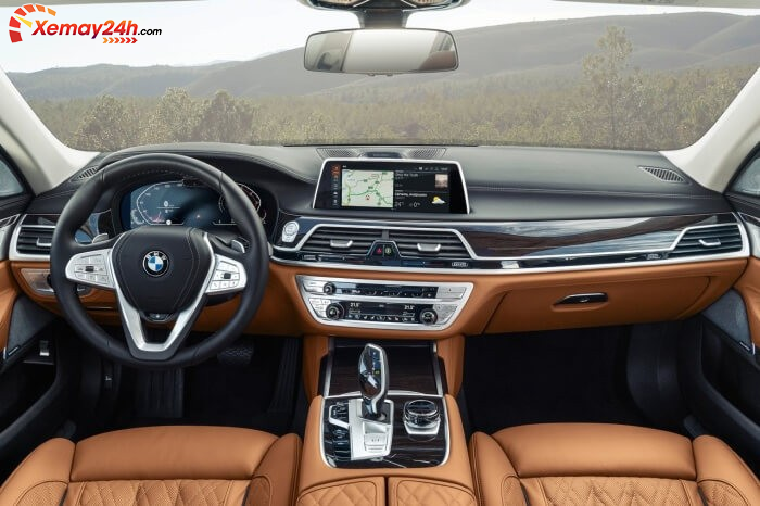 Đánh giá thiết kế vô lăng và táp lô của BMW 750Li 2021